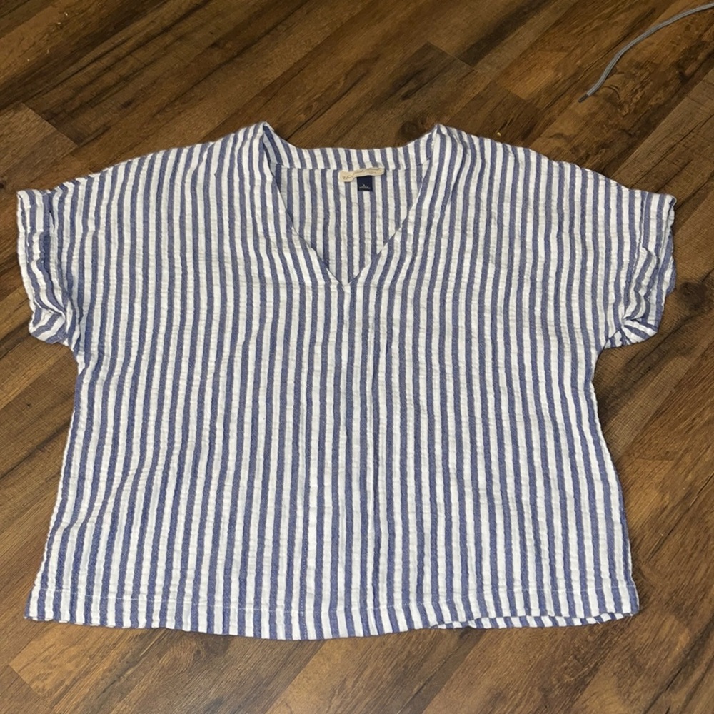 UNIVERSAL THREAD TEE